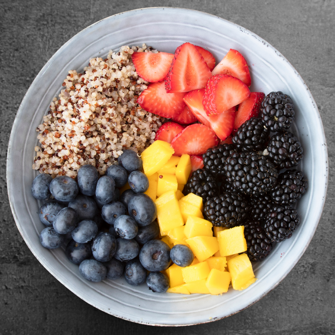 ENSALADA DE FRUTA, QUINOA Y MIEL DE VARADUZ