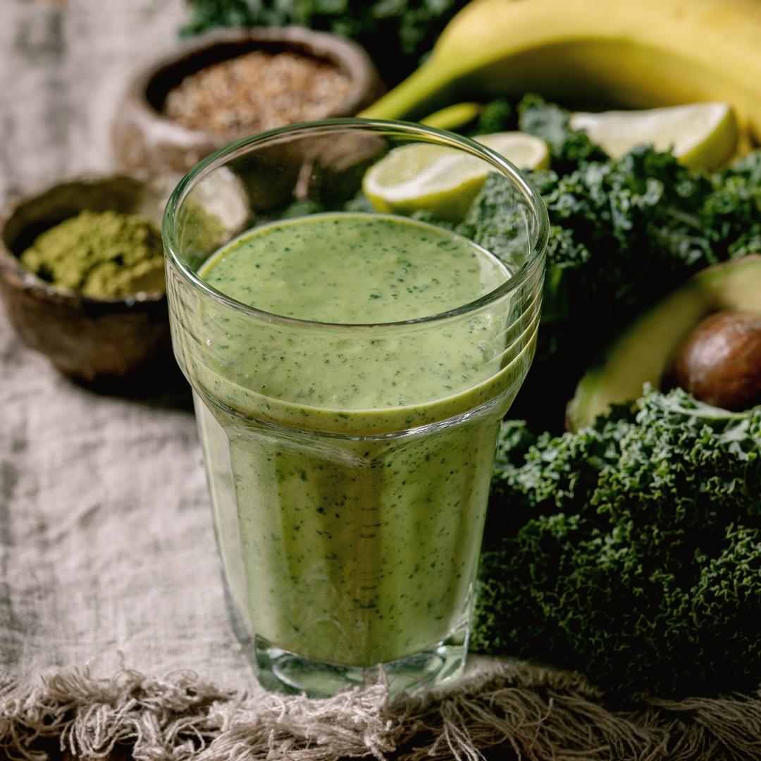 GREEN SMOOTHIE WITH MAYAN HONEY: TSITSILCHÉ BLOSSOM